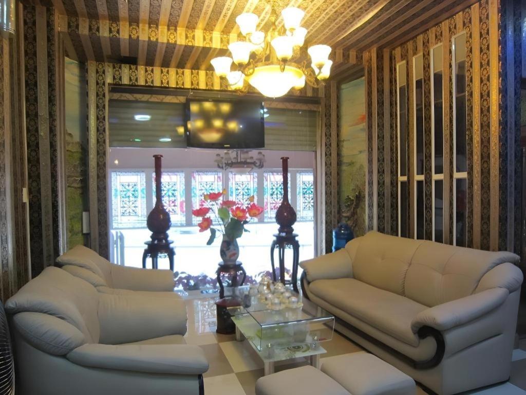 Vy Vy Airport Hotel *
