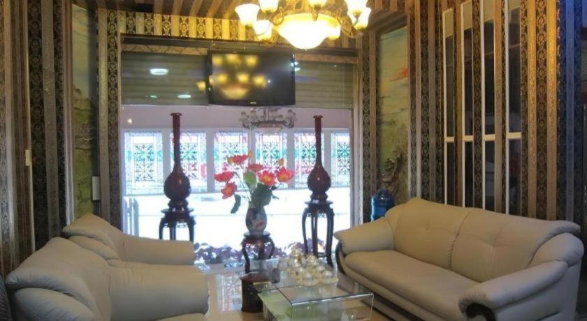 Vy Vy Airport Hotel *