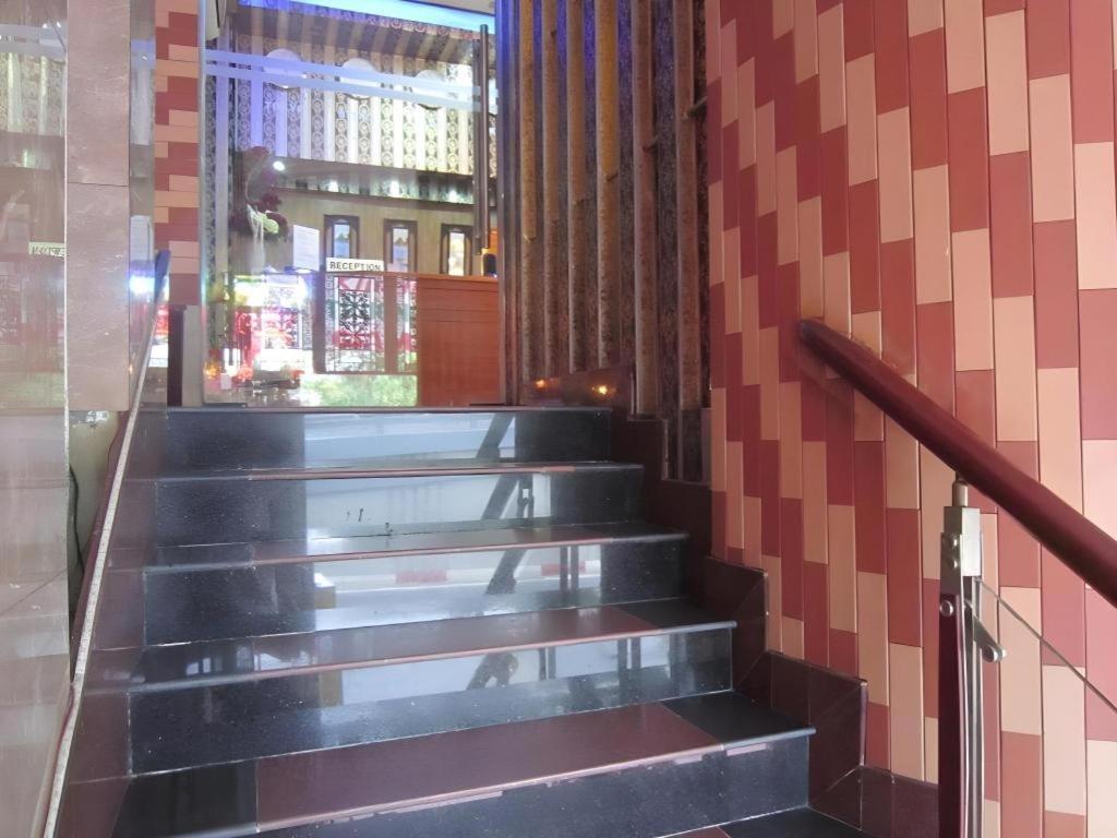 Vy Vy Airport Hotel