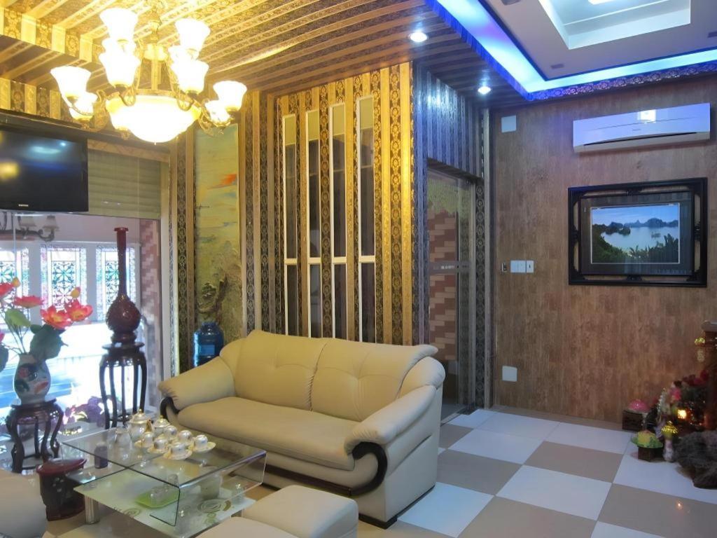 Vy Vy Airport Hotel *